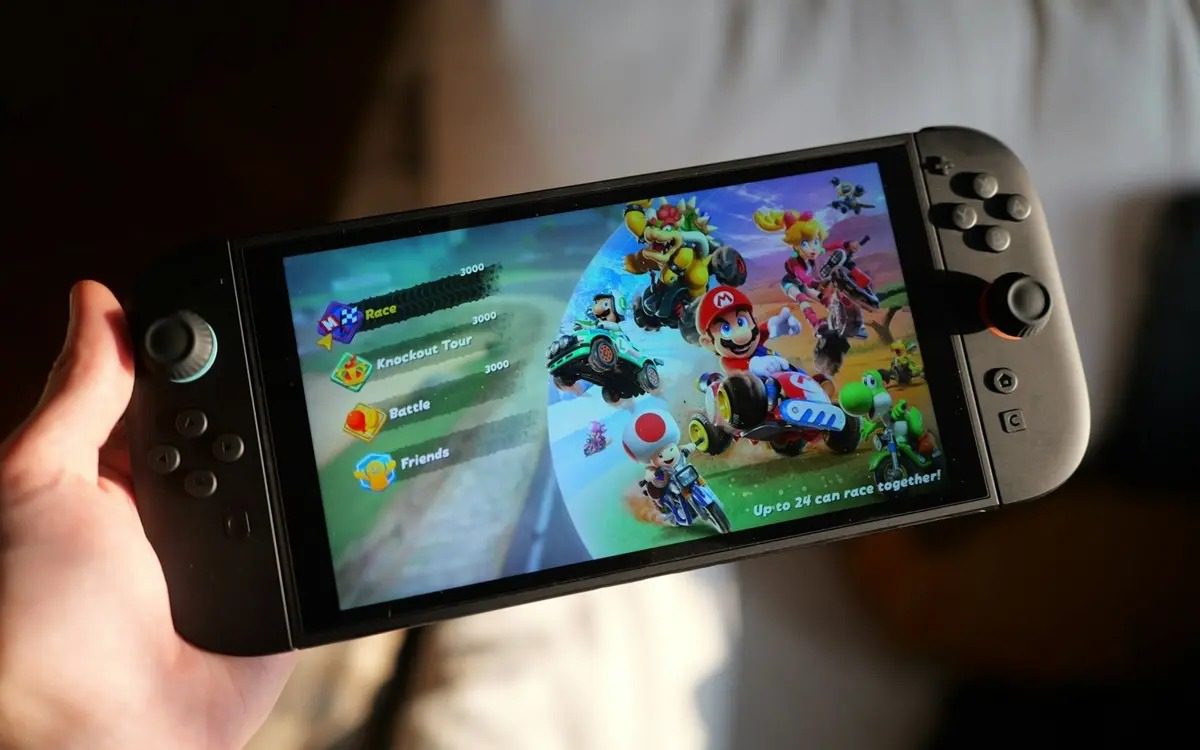 Jailbreak do Nintendo Switch 2 permite rodar o YouTube no console portátil 1 Imagem mostrando o Nintendo Switch 2 desbloqueado com interface do YouTube rodando no console portátil com tela aberta