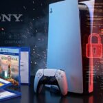 Jogo PS5 com hacker analisando o exploit na tela do computador